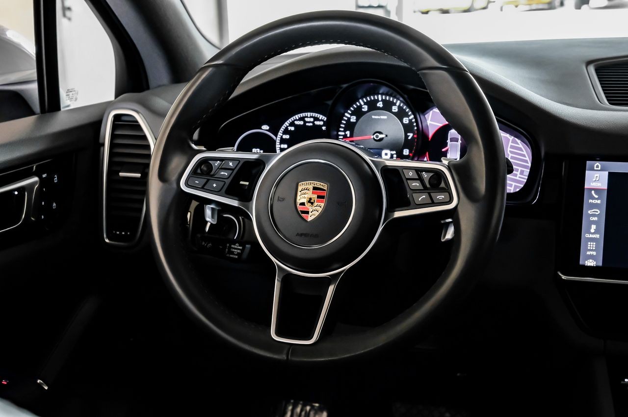 Porsche Cayenne Vehicle Main Gallery Image 17
