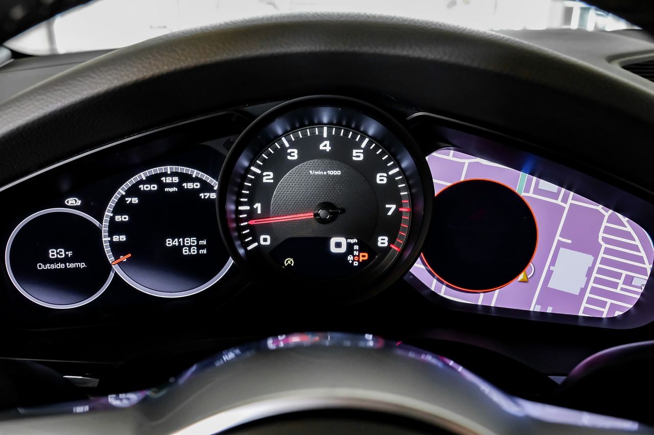 Porsche Cayenne Vehicle Main Gallery Image 20