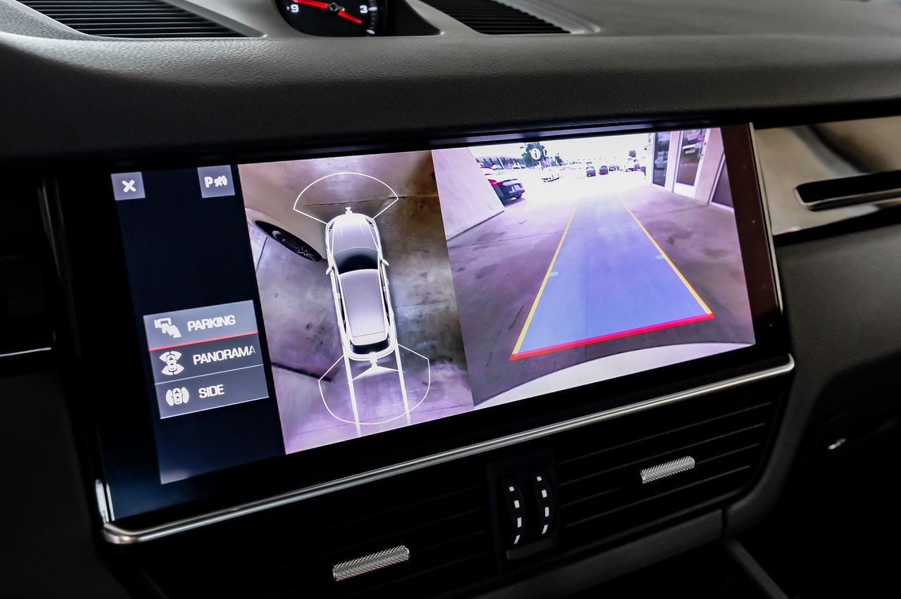 Porsche Cayenne Vehicle Main Gallery Image 22