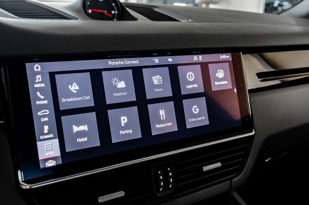 Porsche Cayenne Vehicle Main Gallery Image 26