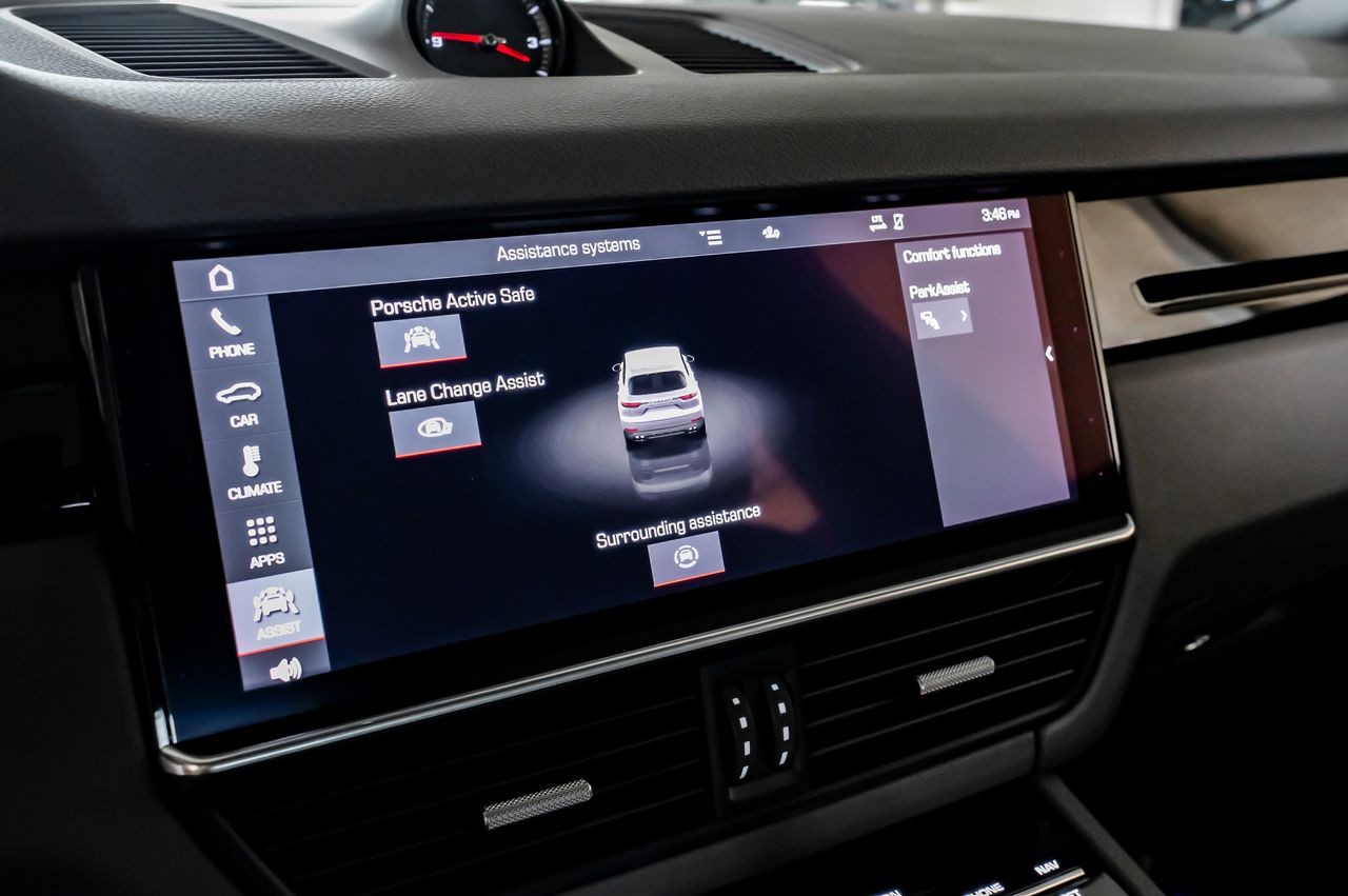 Porsche Cayenne Vehicle Main Gallery Image 27