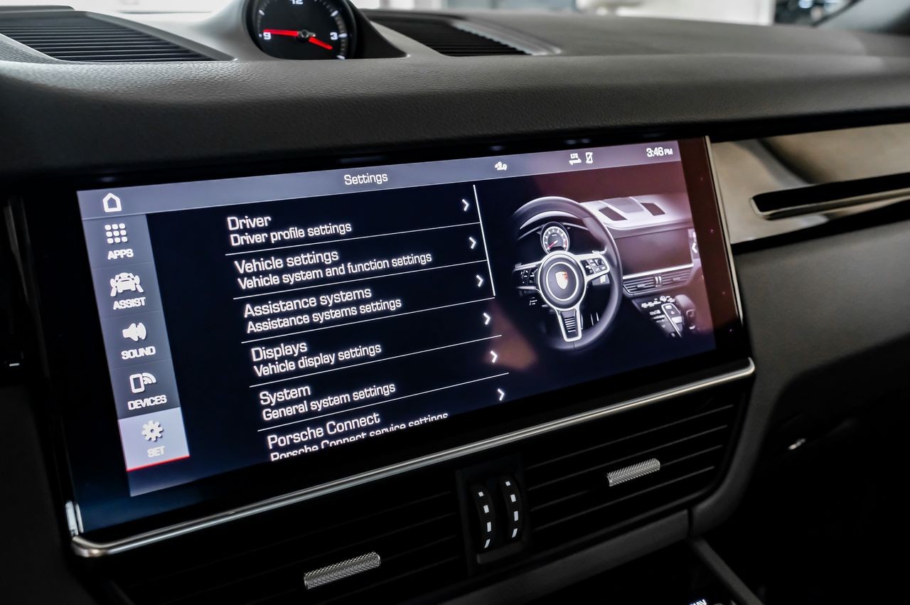 Porsche Cayenne Vehicle Main Gallery Image 30