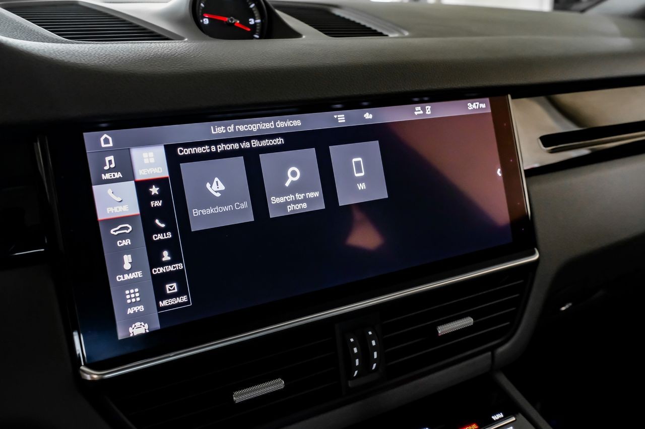 Porsche Cayenne Vehicle Main Gallery Image 31