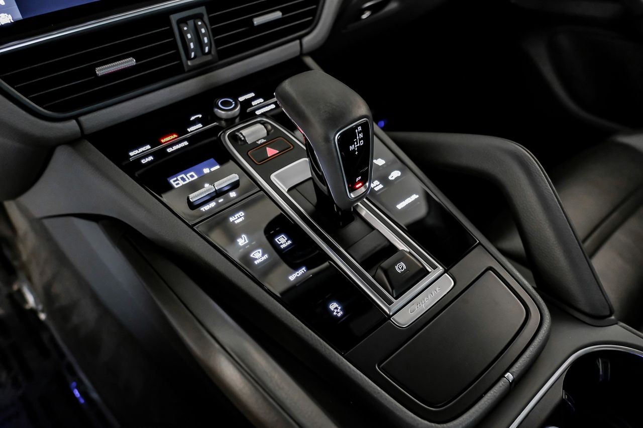 Porsche Cayenne Vehicle Main Gallery Image 34