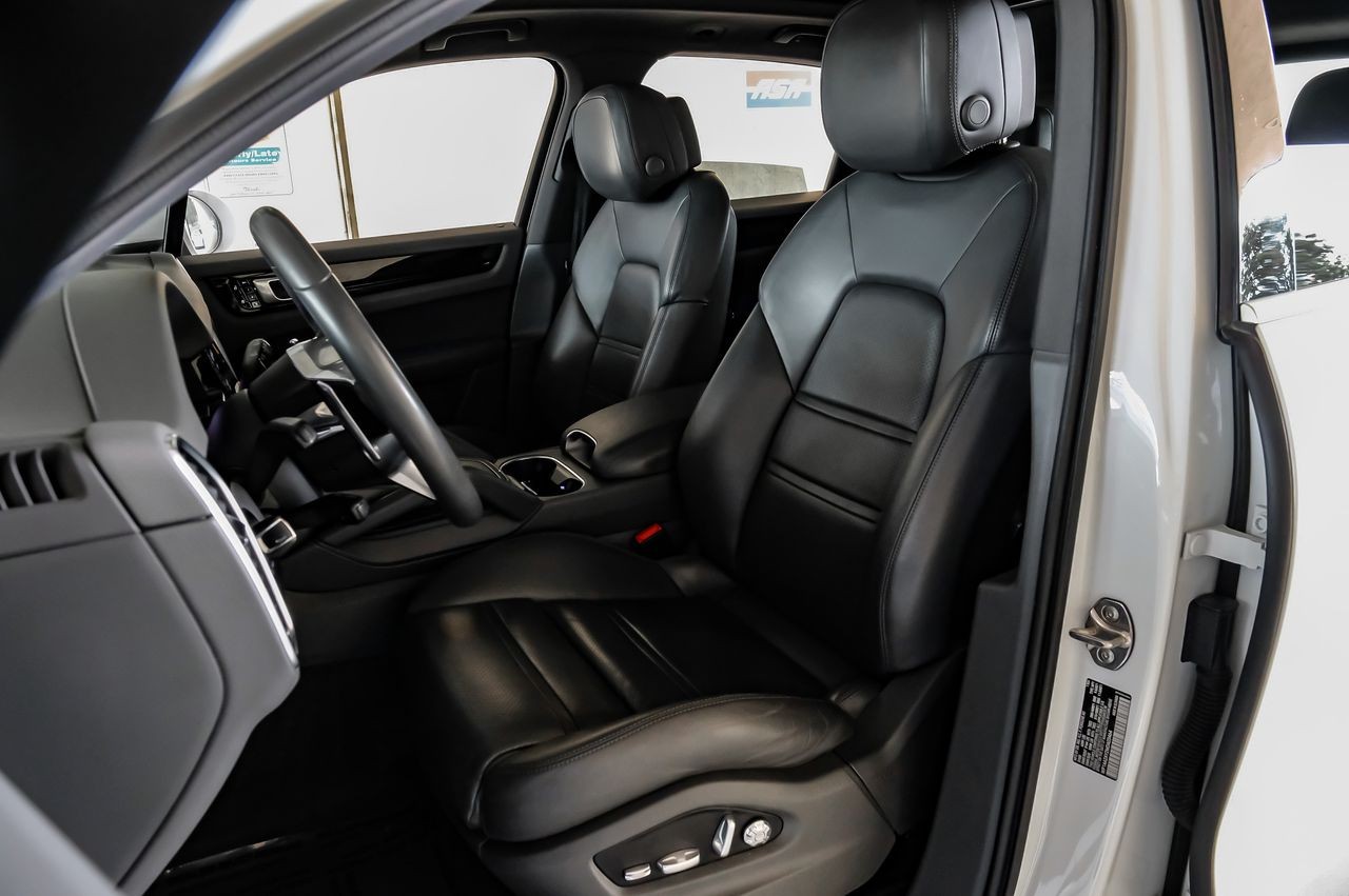 Porsche Cayenne Vehicle Main Gallery Image 42