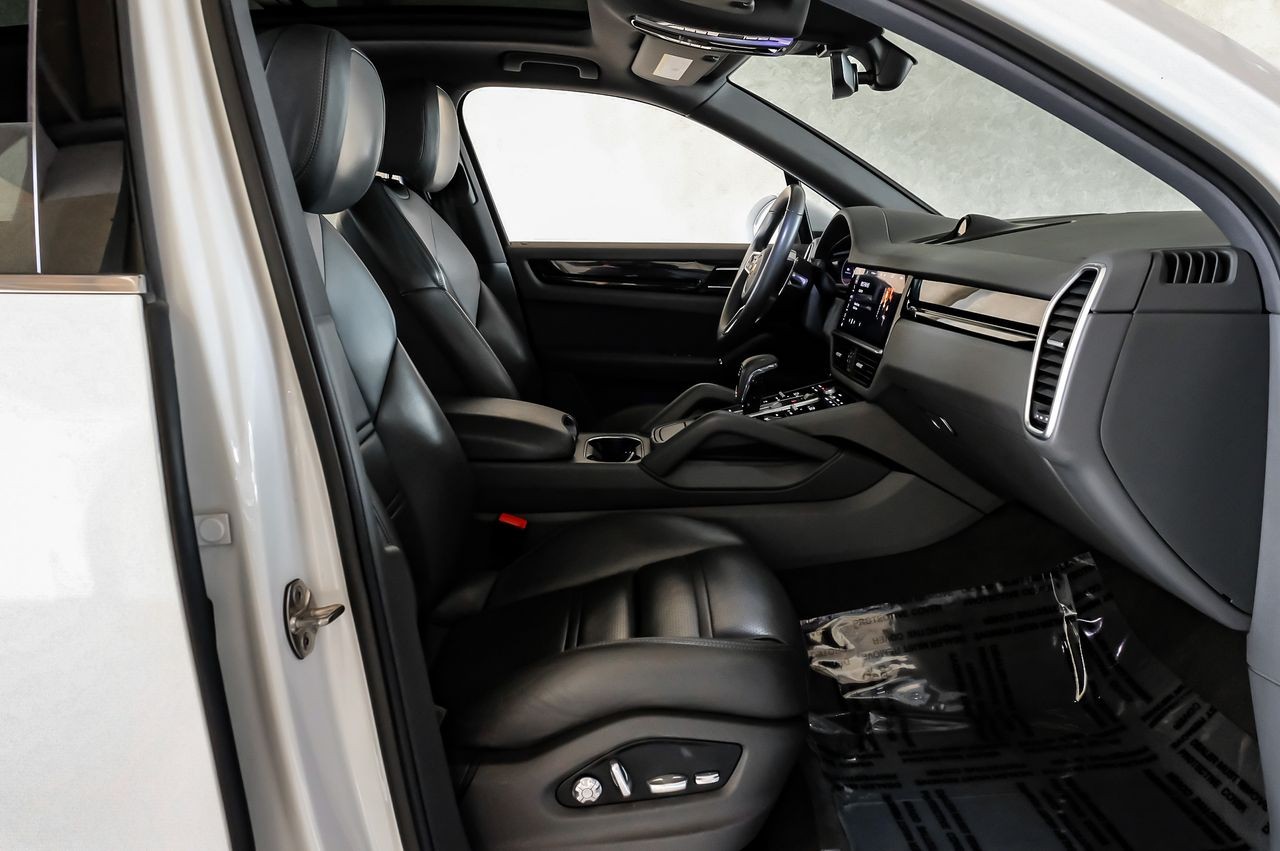 Porsche Cayenne Vehicle Main Gallery Image 44