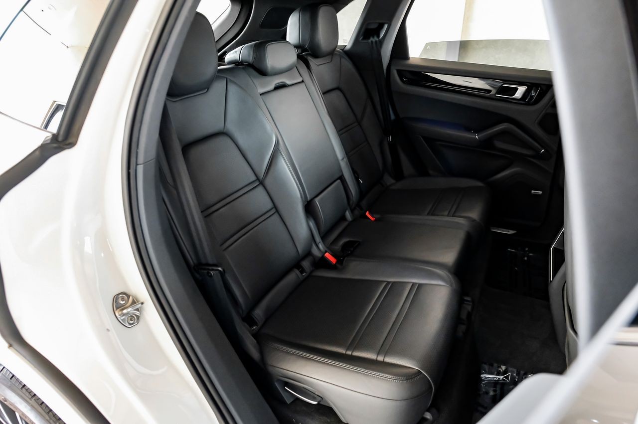 Porsche Cayenne Vehicle Main Gallery Image 46