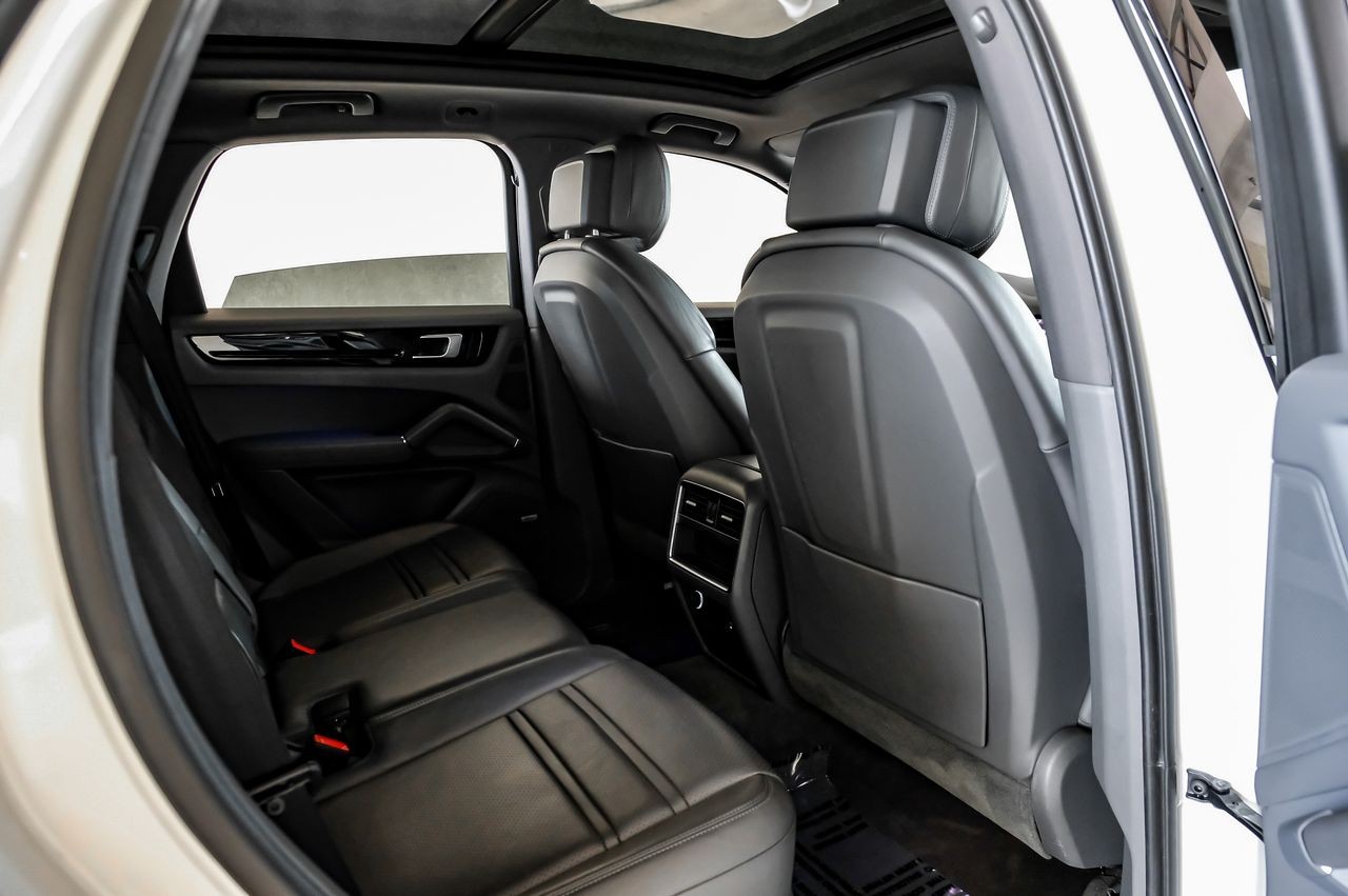 Porsche Cayenne Vehicle Main Gallery Image 47