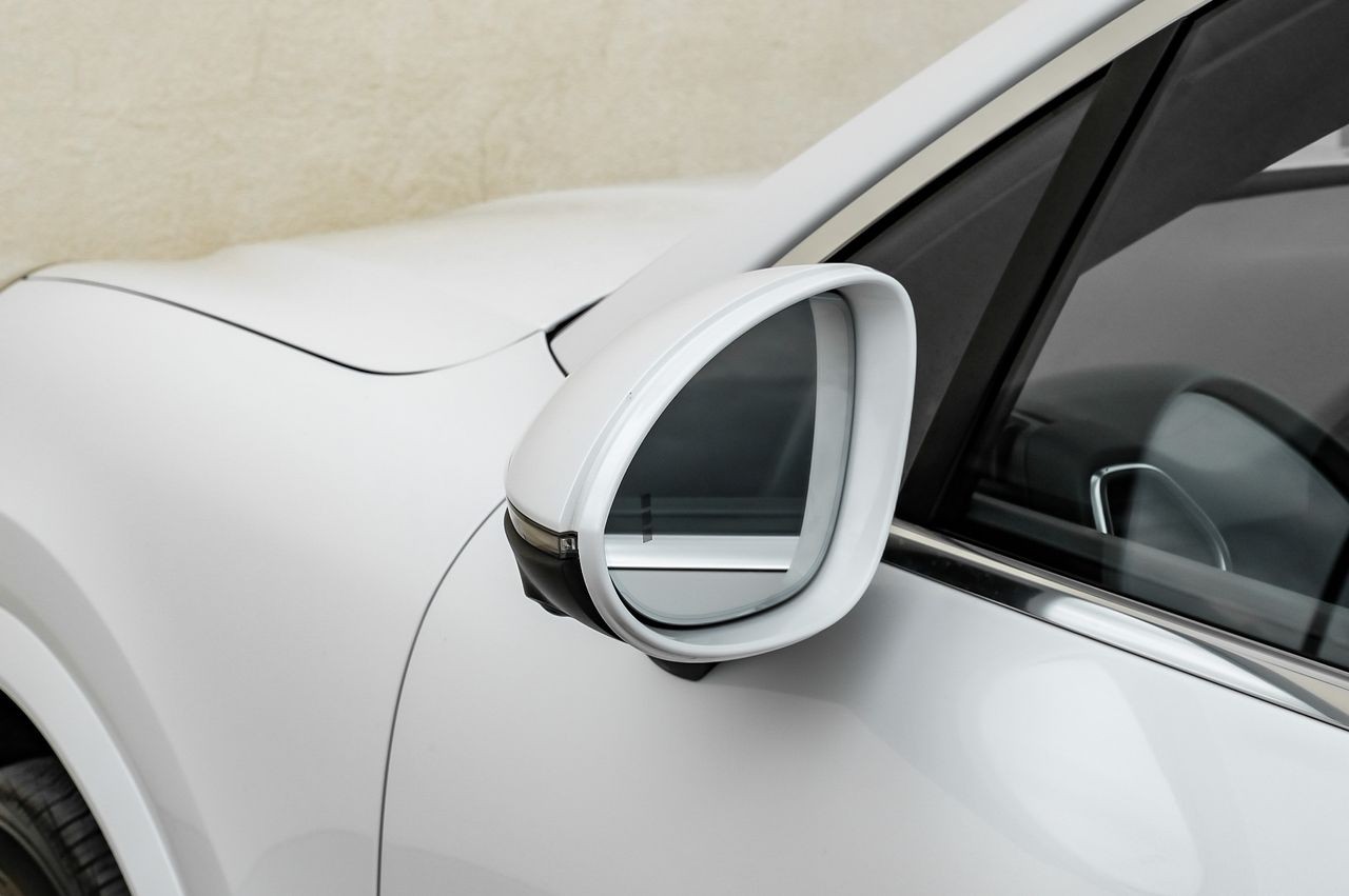 Porsche Cayenne Vehicle Main Gallery Image 50