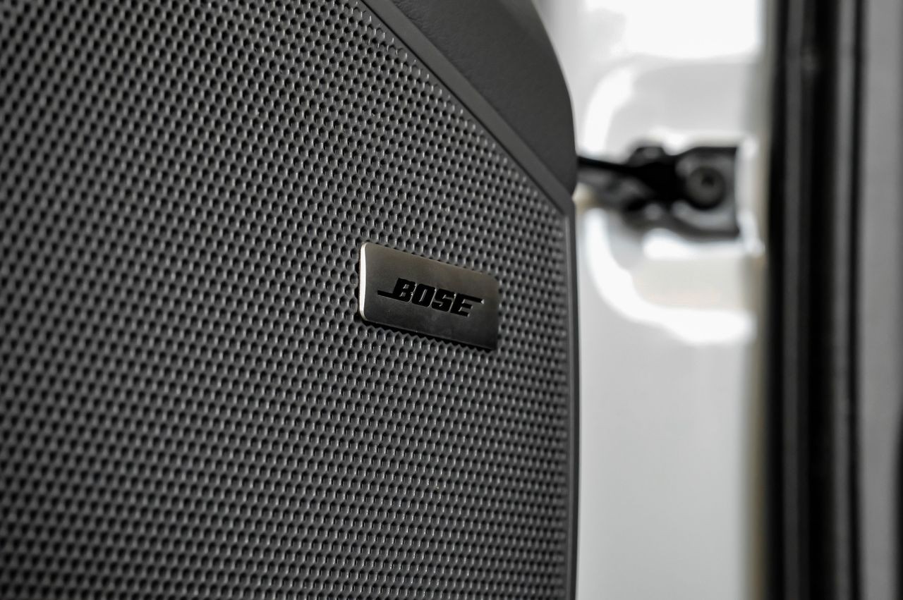 Porsche Cayenne Vehicle Main Gallery Image 54