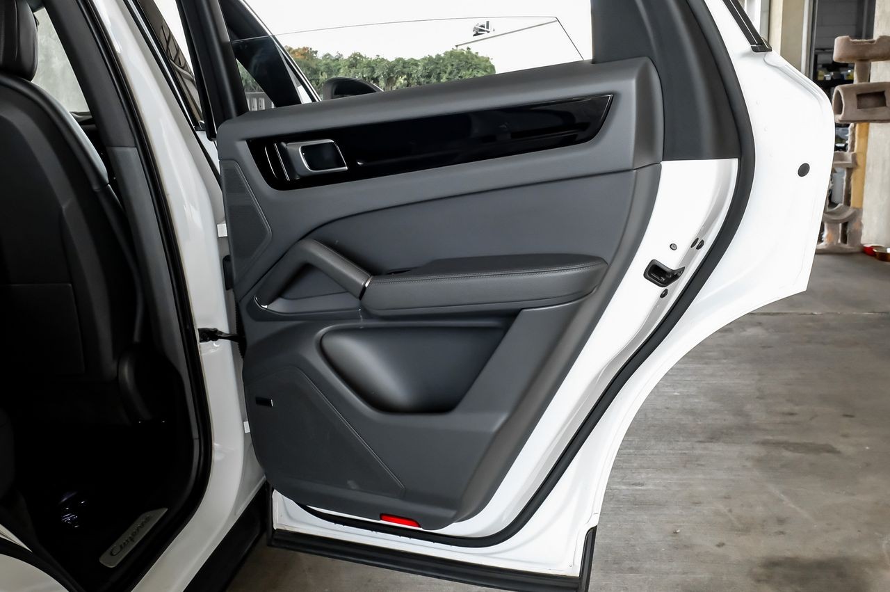 Porsche Cayenne Vehicle Main Gallery Image 57