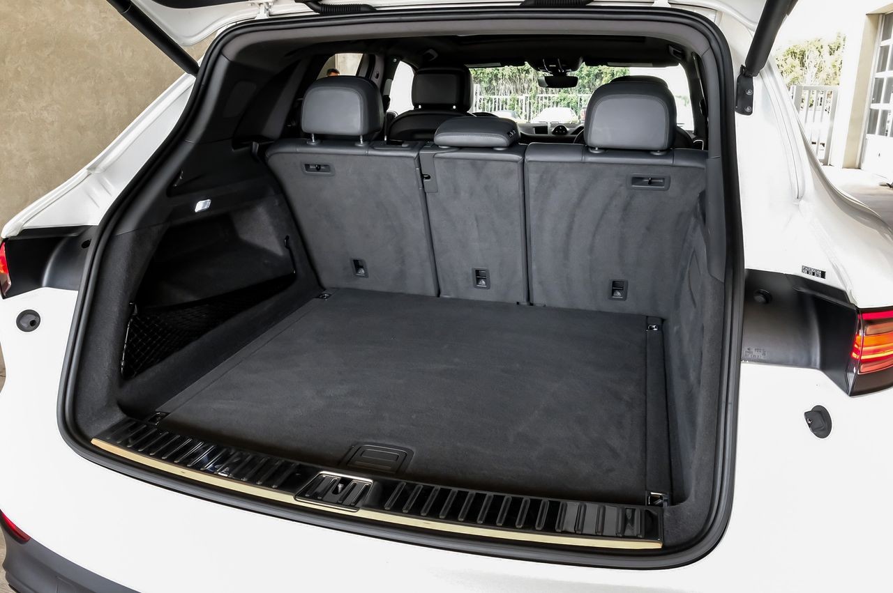 Porsche Cayenne Vehicle Main Gallery Image 60