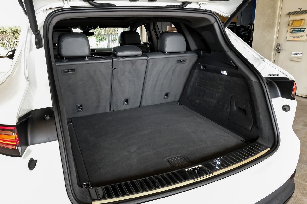 Porsche Cayenne Vehicle Main Gallery Image 61