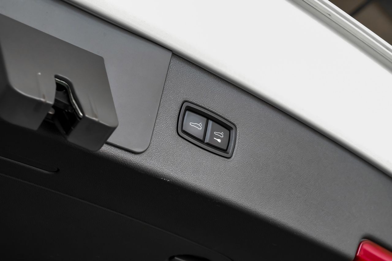 Porsche Cayenne Vehicle Main Gallery Image 62