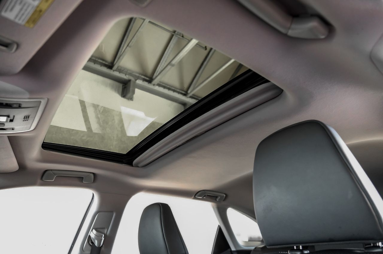 Lexus RX 350L Vehicle Main Gallery Image 05