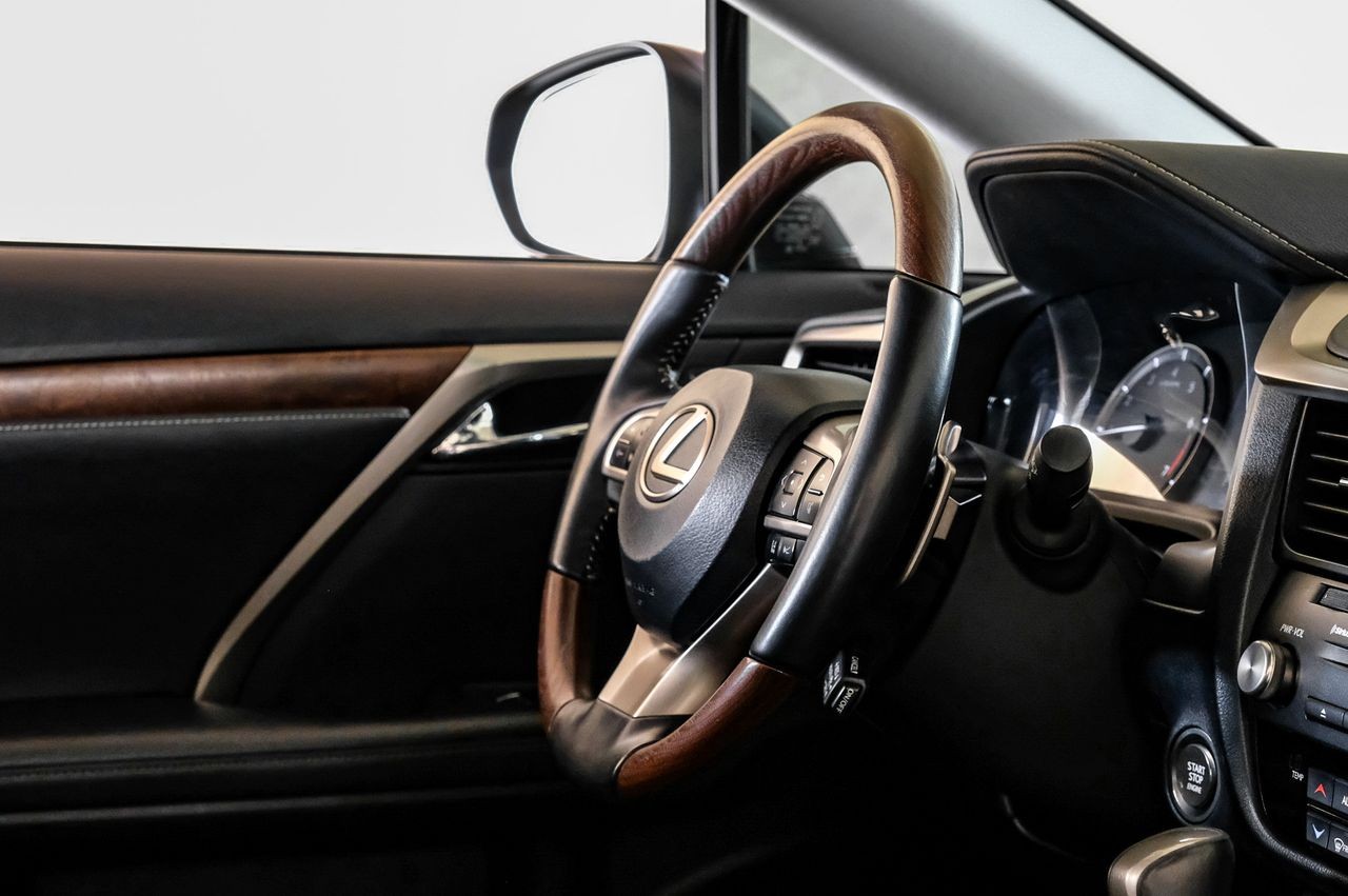 Lexus RX 350L Vehicle Main Gallery Image 14