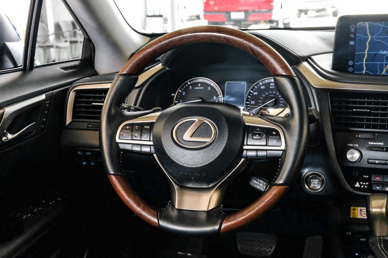 Lexus RX 350L Vehicle Main Gallery Image 17