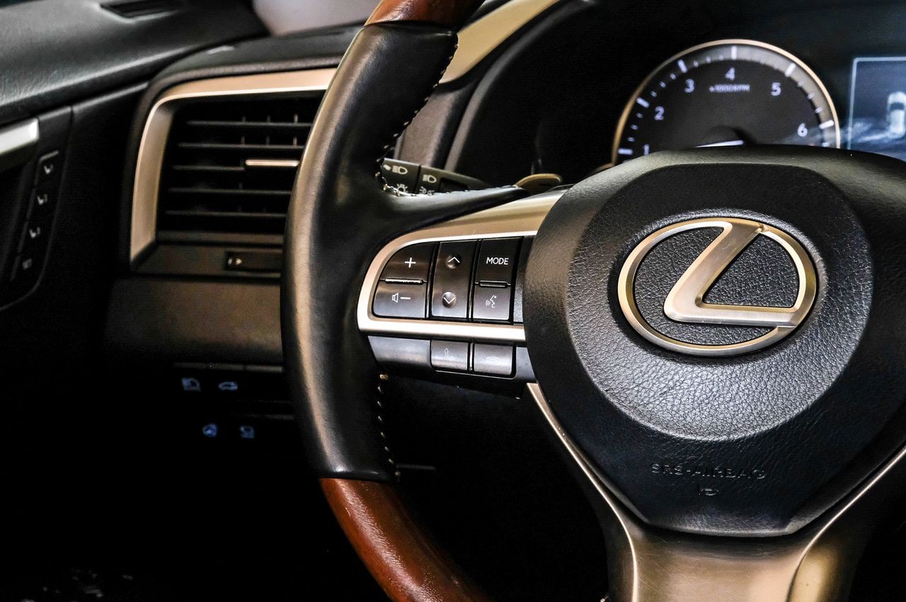 Lexus RX 350L Vehicle Main Gallery Image 18
