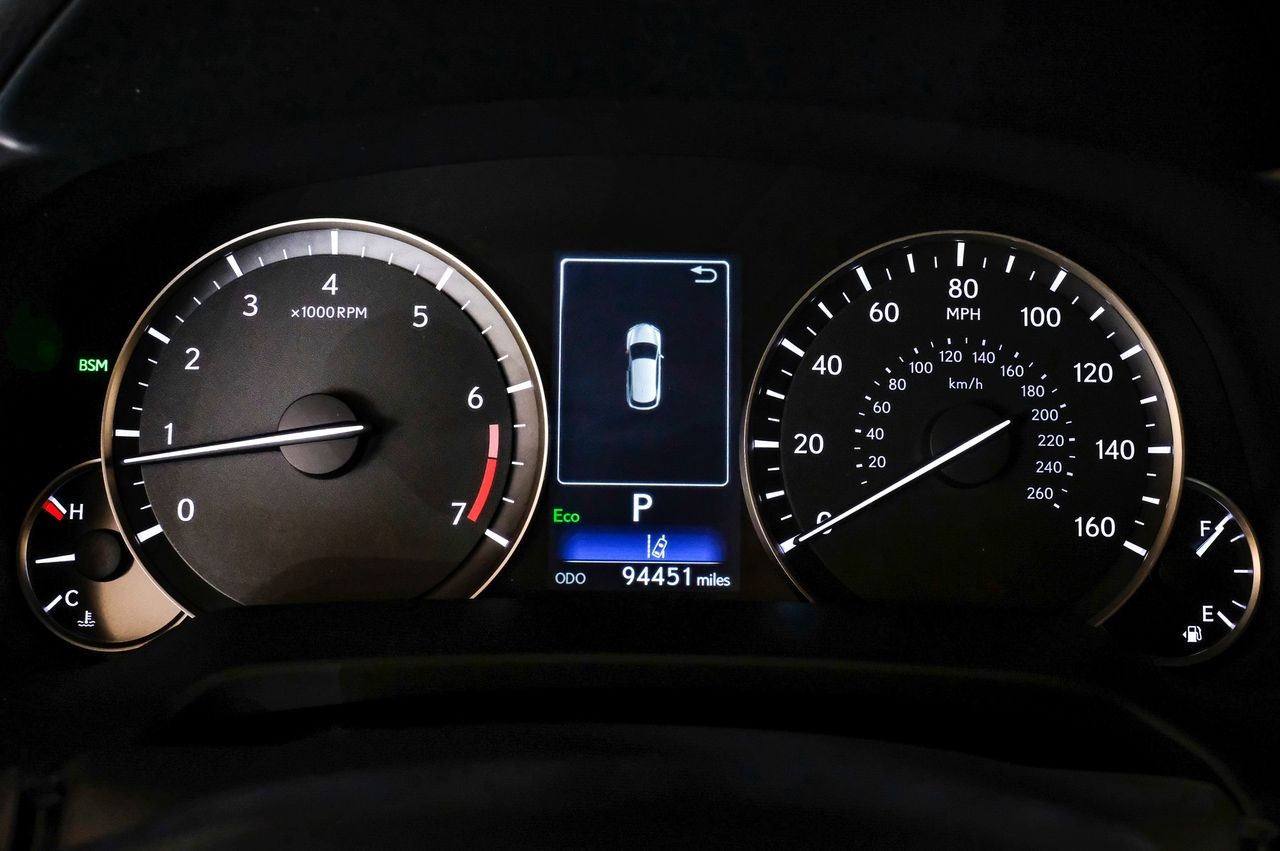 Lexus RX 350L Vehicle Main Gallery Image 20