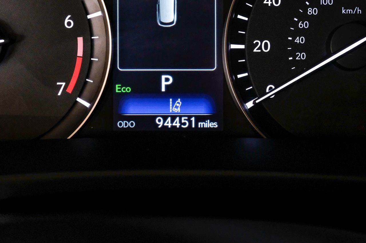 Lexus RX 350L Vehicle Main Gallery Image 21