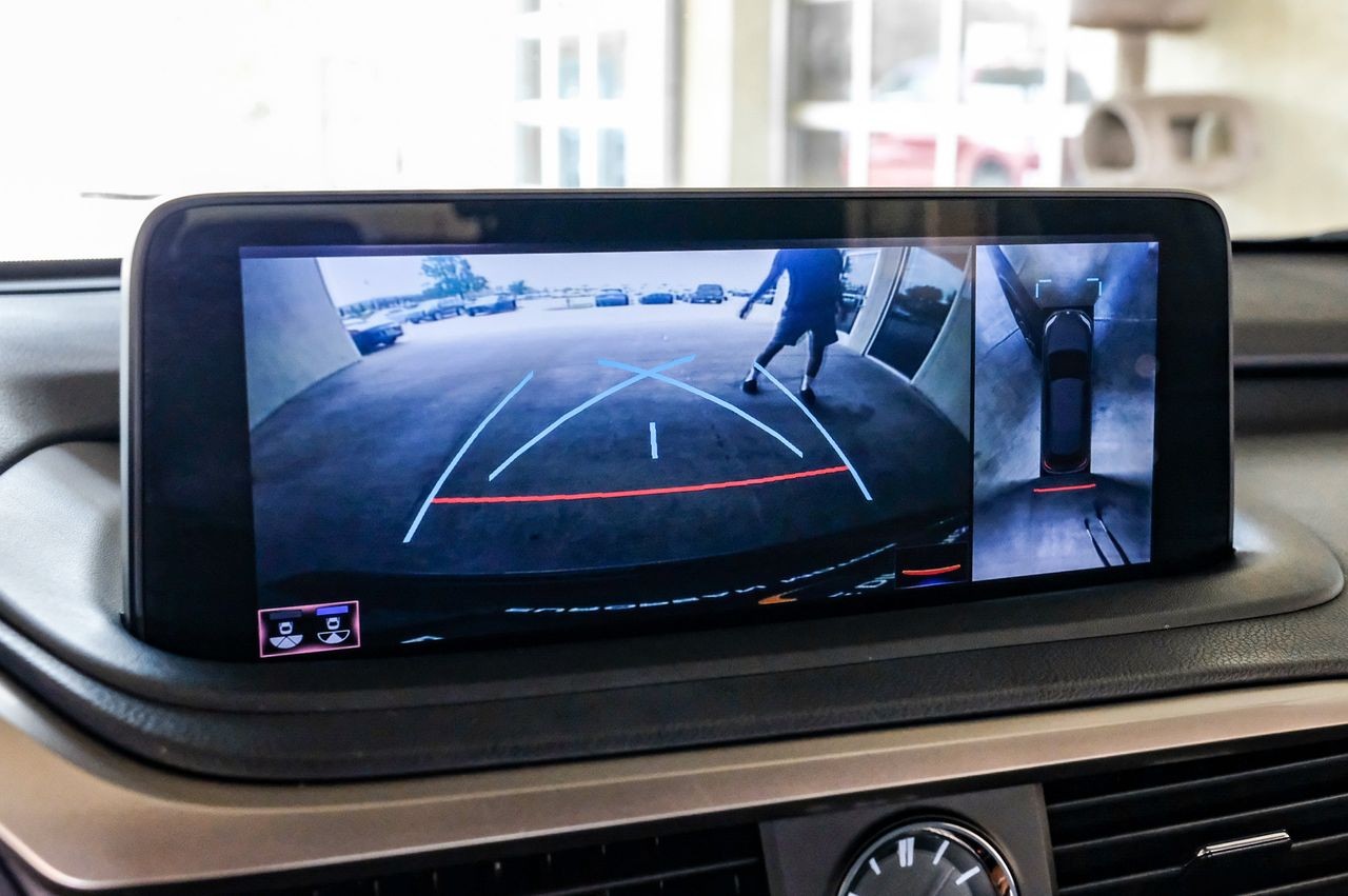 Lexus RX 350L Vehicle Main Gallery Image 23