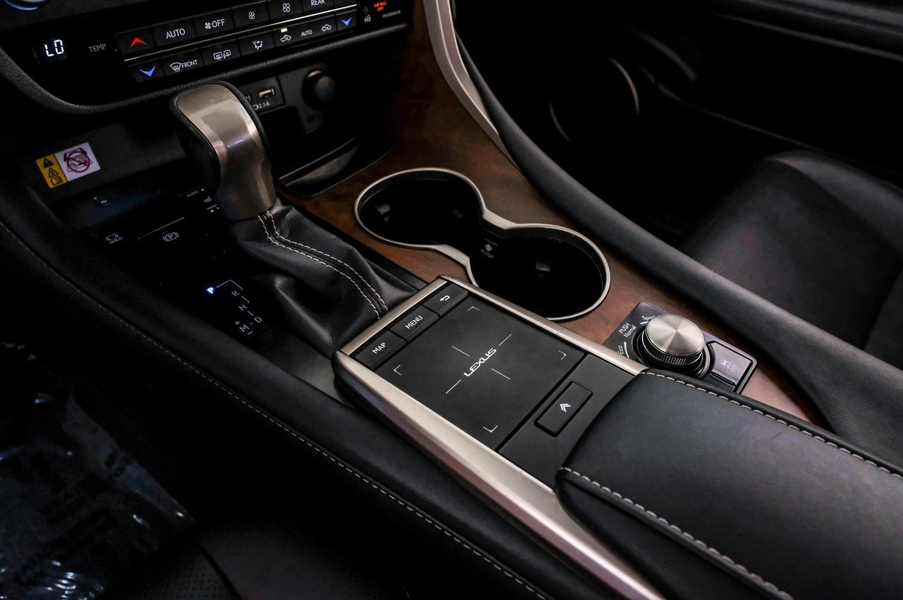 Lexus RX 350L Vehicle Main Gallery Image 24