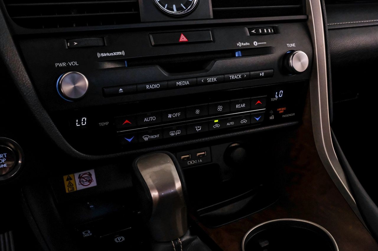 Lexus RX 350L Vehicle Main Gallery Image 29