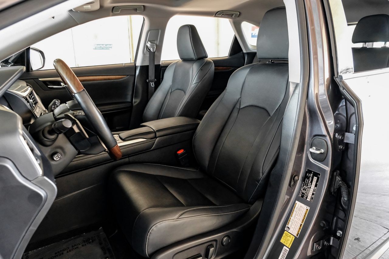 Lexus RX 350L Vehicle Main Gallery Image 33