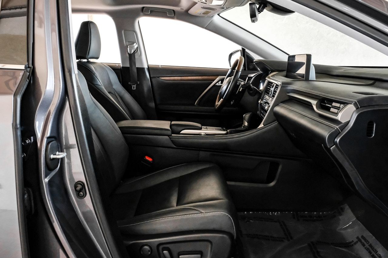 Lexus RX 350L Vehicle Main Gallery Image 35