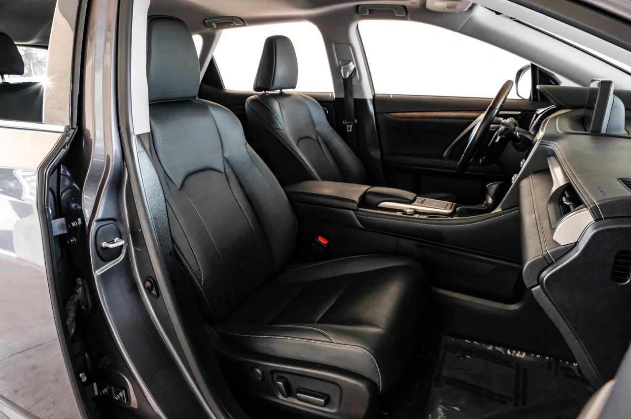 Lexus RX 350L Vehicle Main Gallery Image 36