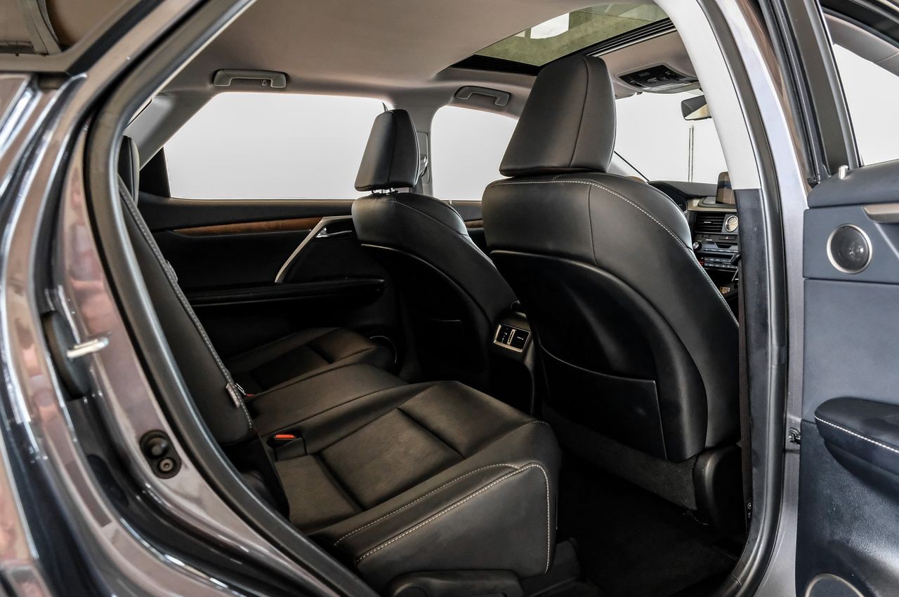 Lexus RX 350L Vehicle Main Gallery Image 38