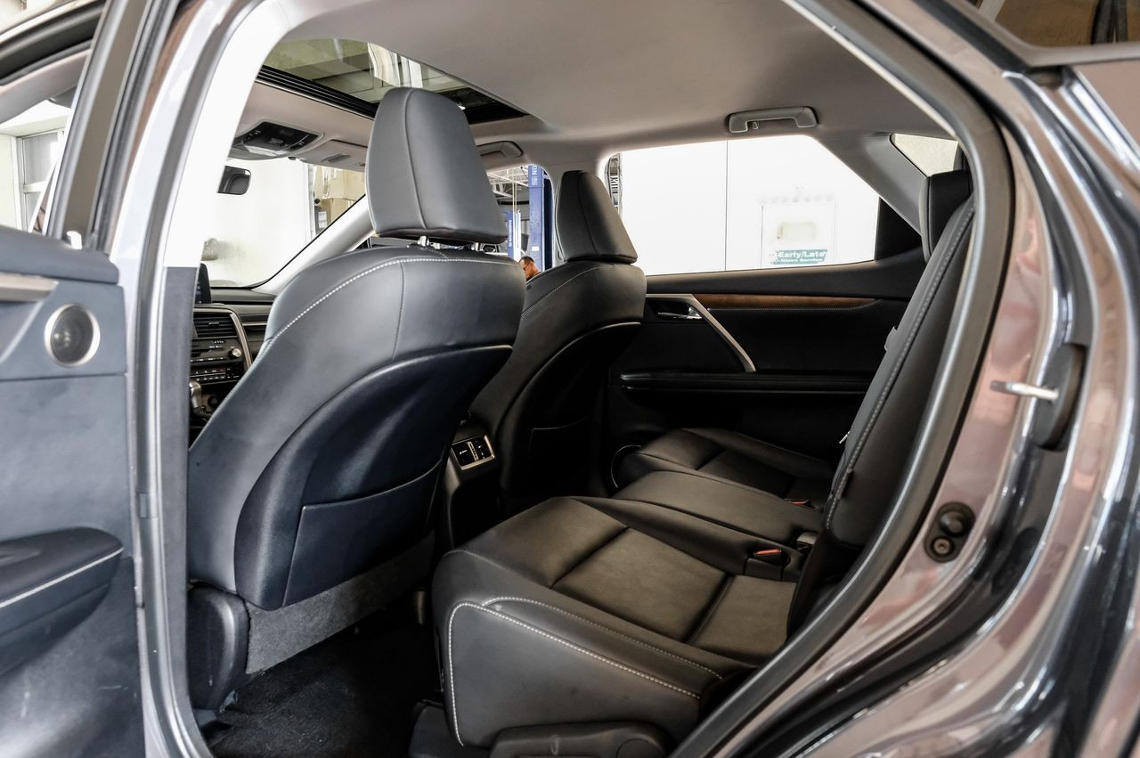 Lexus RX 350L Vehicle Main Gallery Image 39