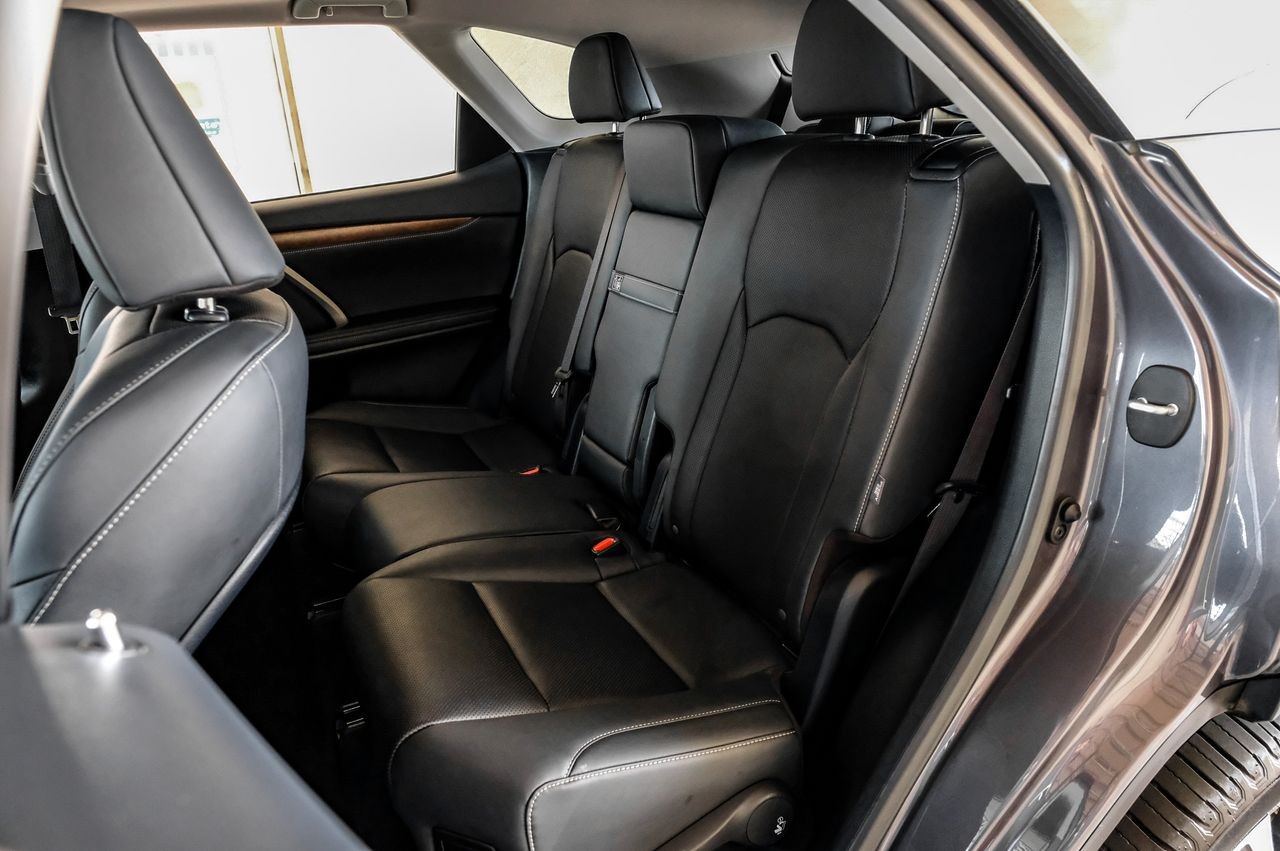 Lexus RX 350L Vehicle Main Gallery Image 40