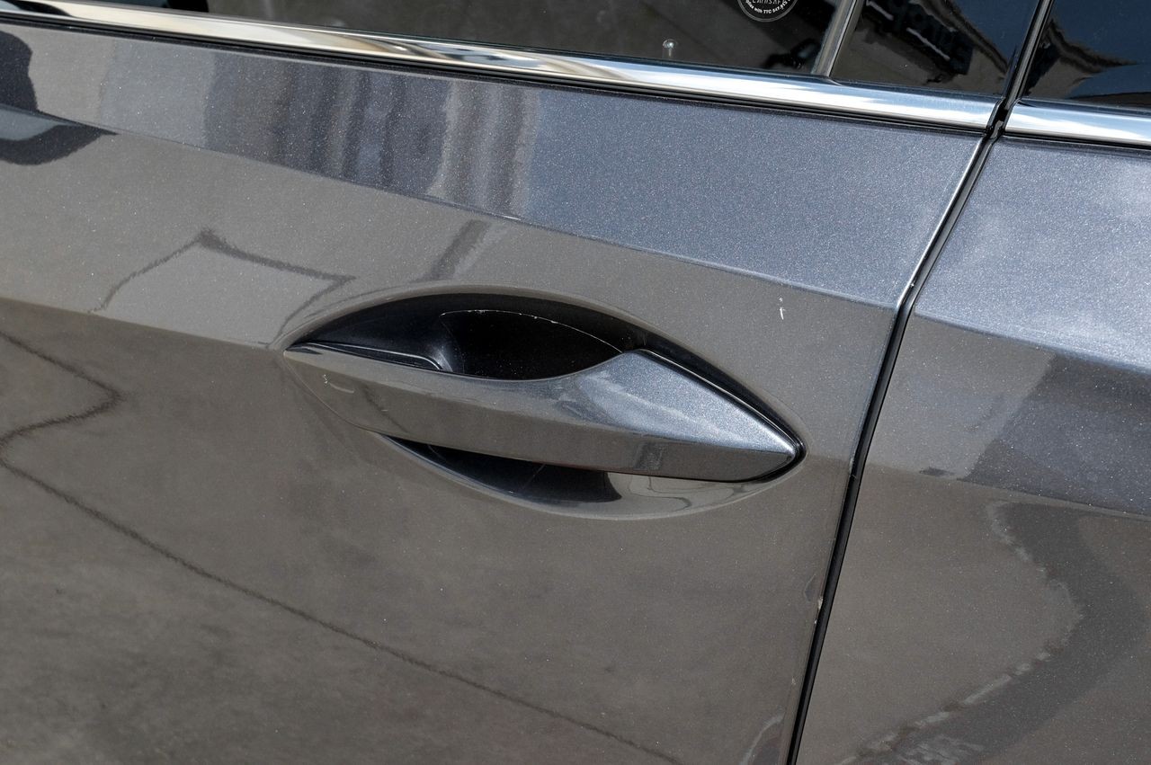 Lexus RX 350L Vehicle Main Gallery Image 41