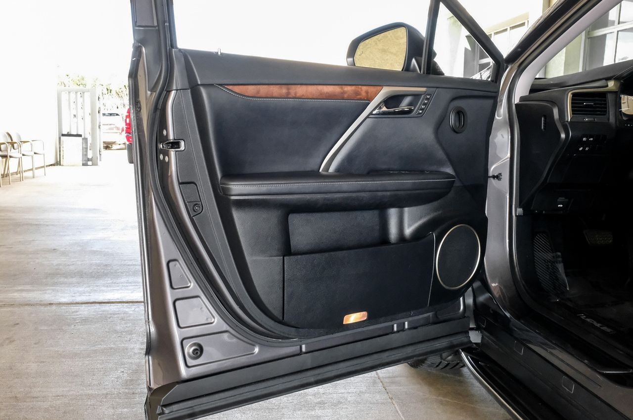 Lexus RX 350L Vehicle Main Gallery Image 43