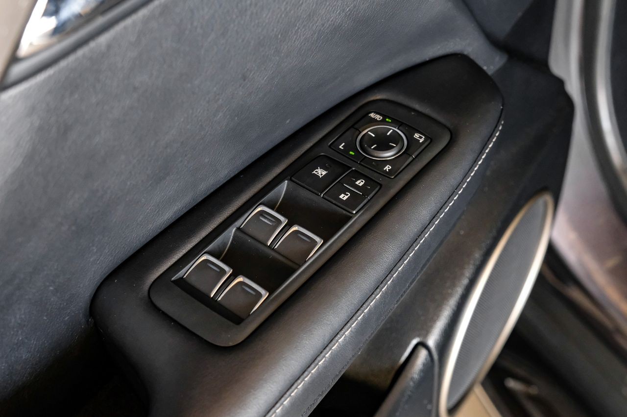 Lexus RX 350L Vehicle Main Gallery Image 44