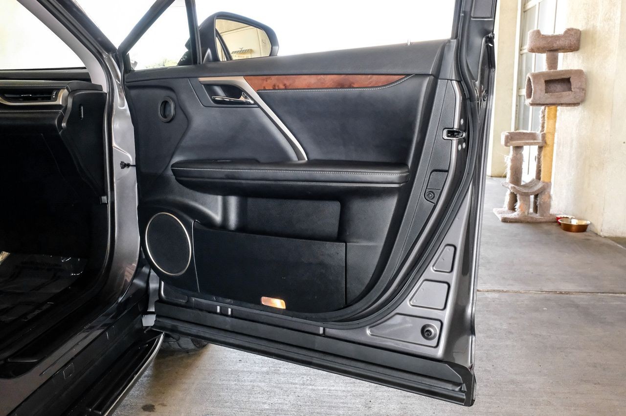 Lexus RX 350L Vehicle Main Gallery Image 46