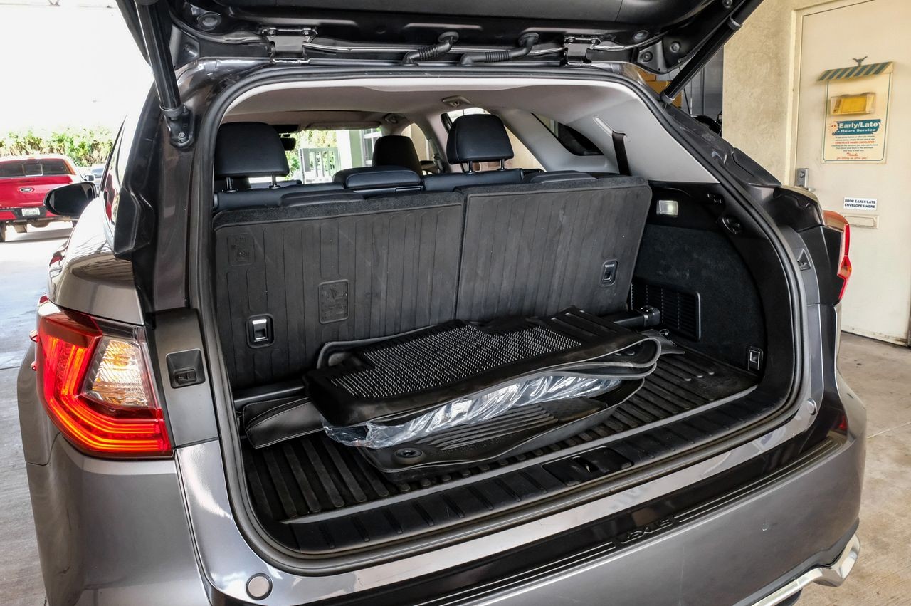 Lexus RX 350L Vehicle Main Gallery Image 52