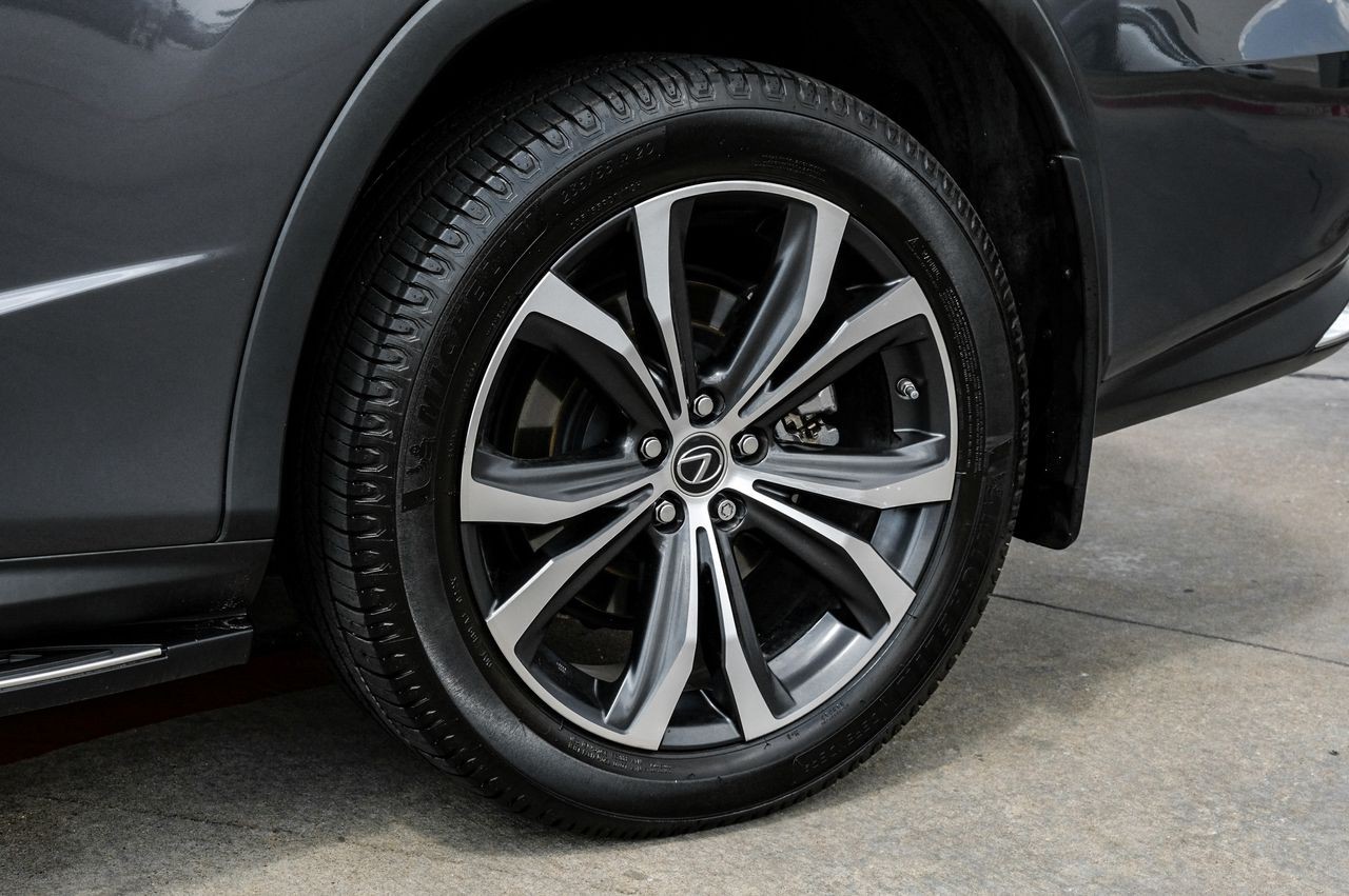 Lexus RX 350L Vehicle Main Gallery Image 57