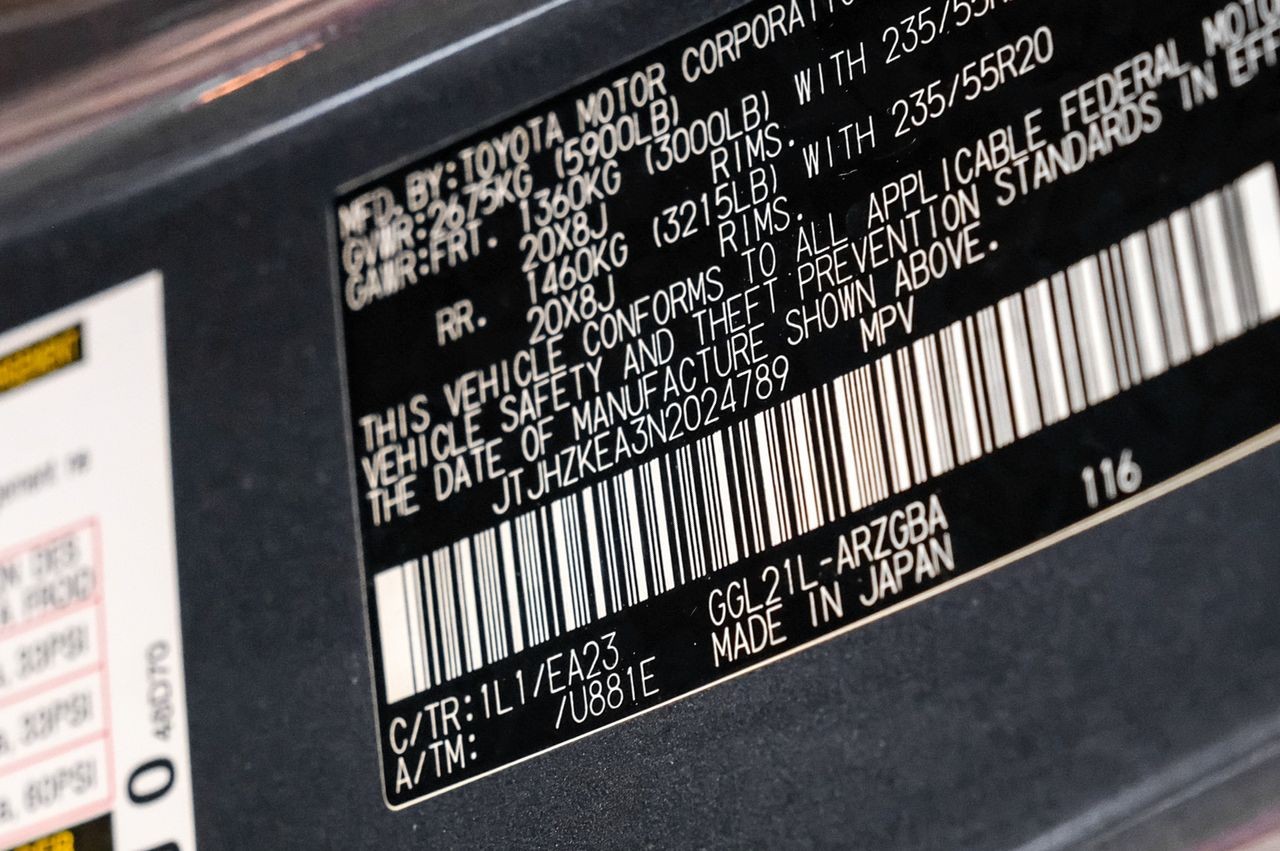 Lexus RX 350L Vehicle Main Gallery Image 59