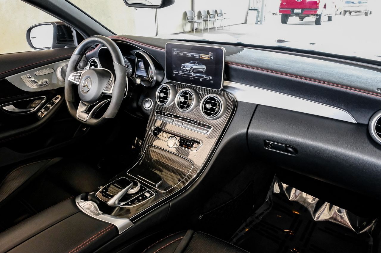 Mercedes-Benz C 43 AMG Vehicle Main Gallery Image 12