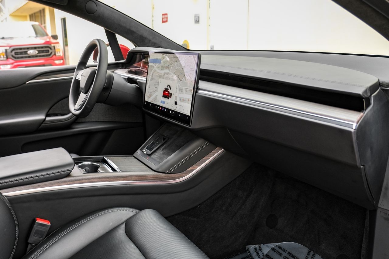 Tesla Model X Vehicle Main Gallery Image 10