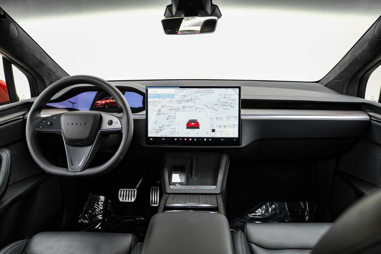 Tesla Model X Vehicle Main Gallery Image 12
