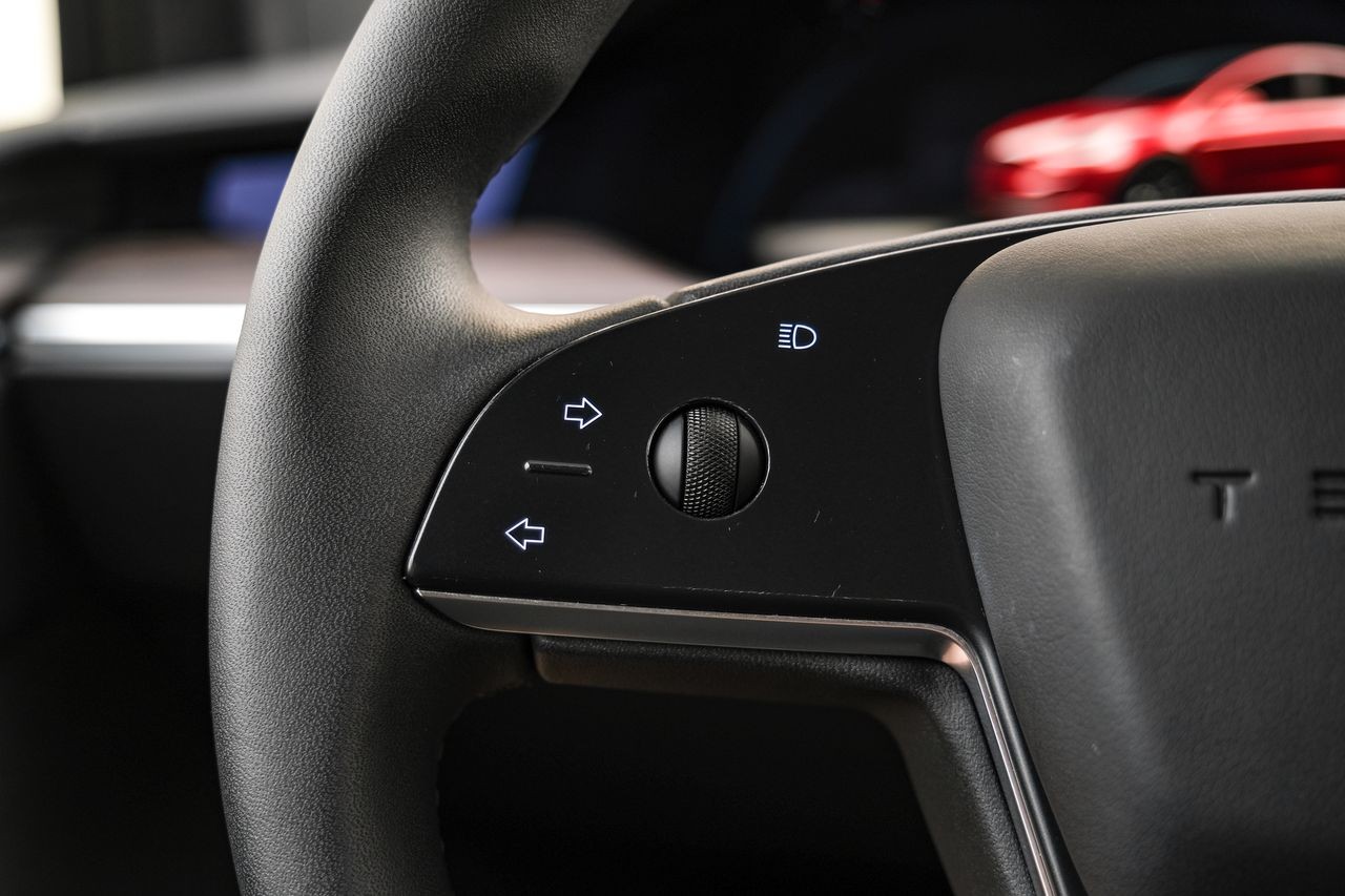 Tesla Model X Vehicle Main Gallery Image 13