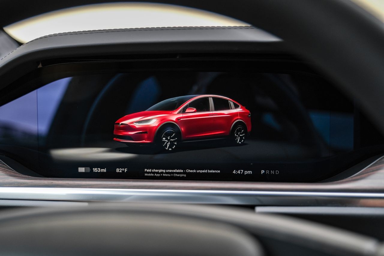 Tesla Model X Vehicle Main Gallery Image 15