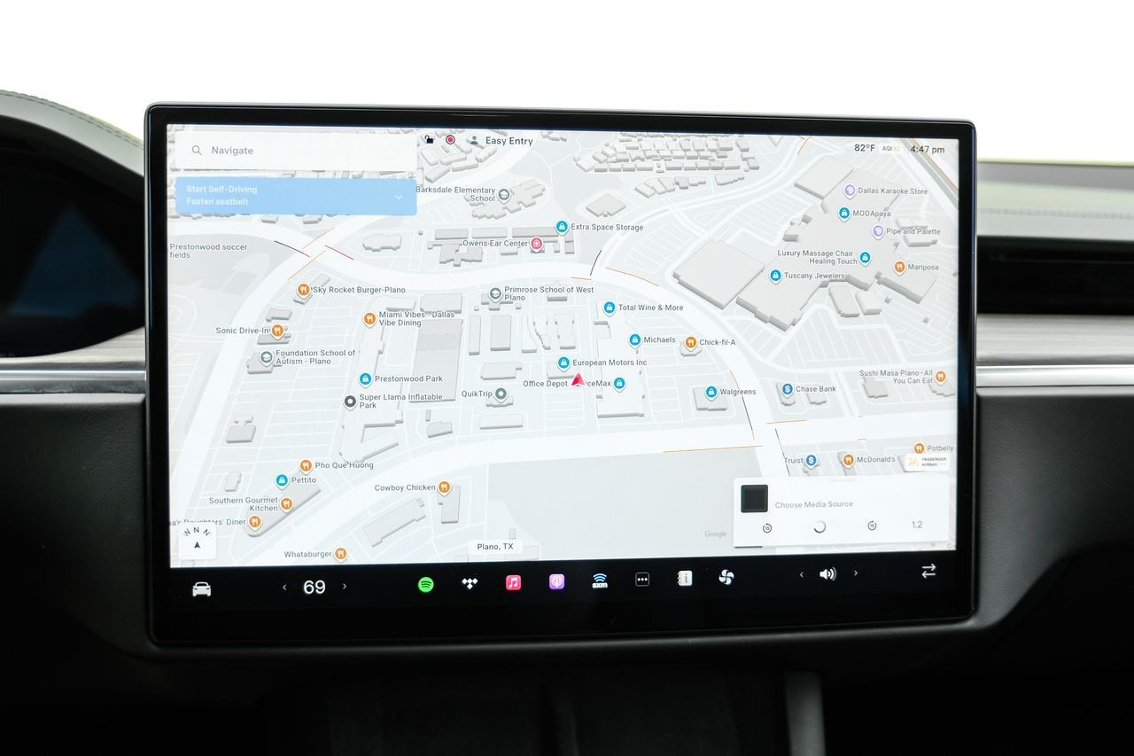 Tesla Model X Vehicle Main Gallery Image 17