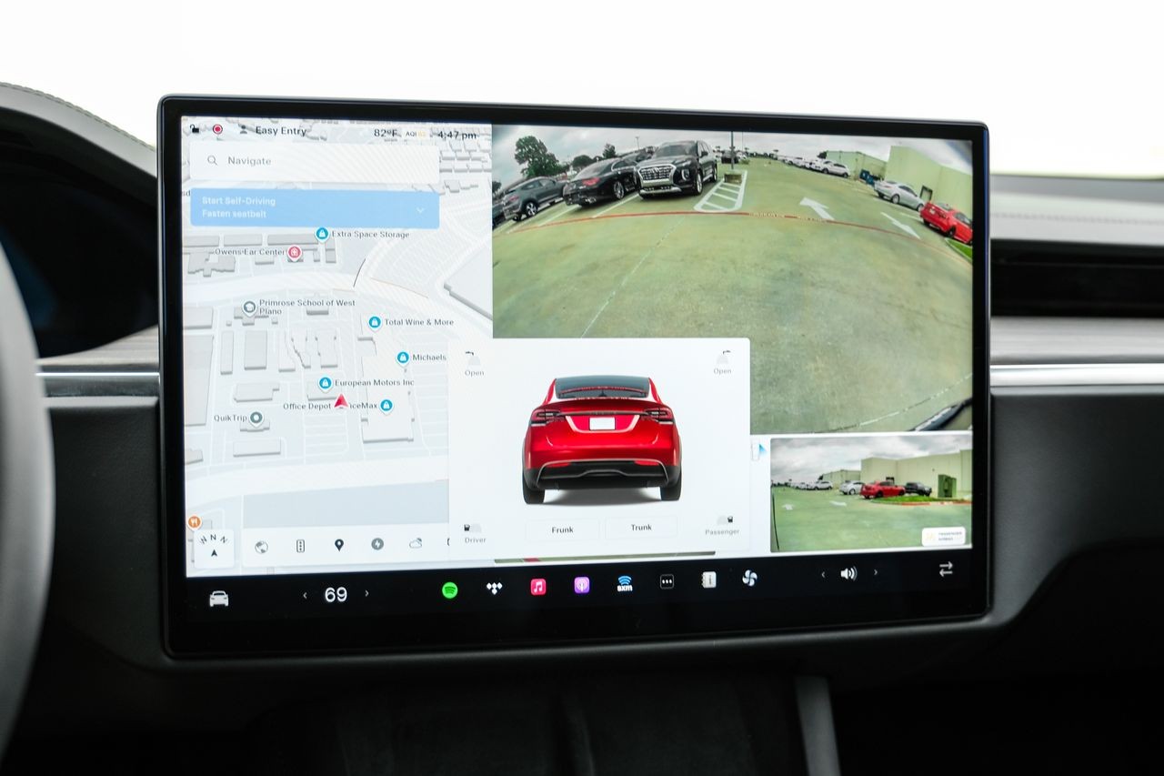 Tesla Model X Vehicle Main Gallery Image 18