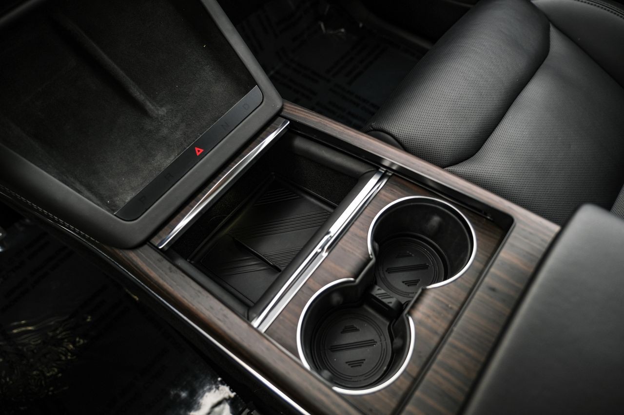 Tesla Model X Vehicle Main Gallery Image 21