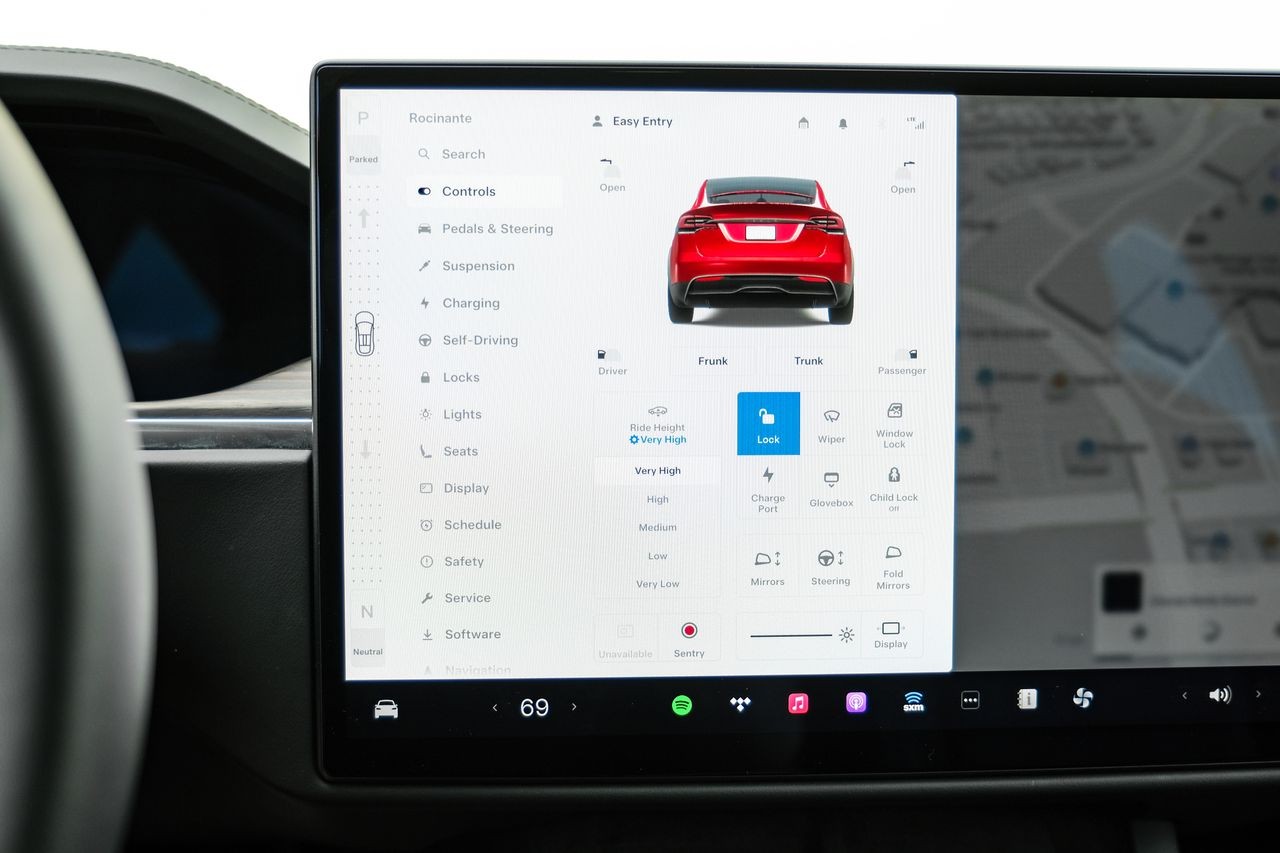 Tesla Model X Vehicle Main Gallery Image 25