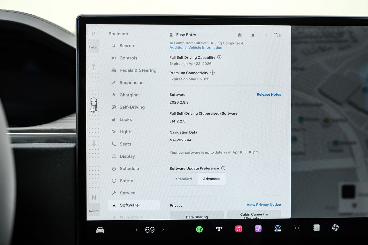 Tesla Model X Vehicle Main Gallery Image 26